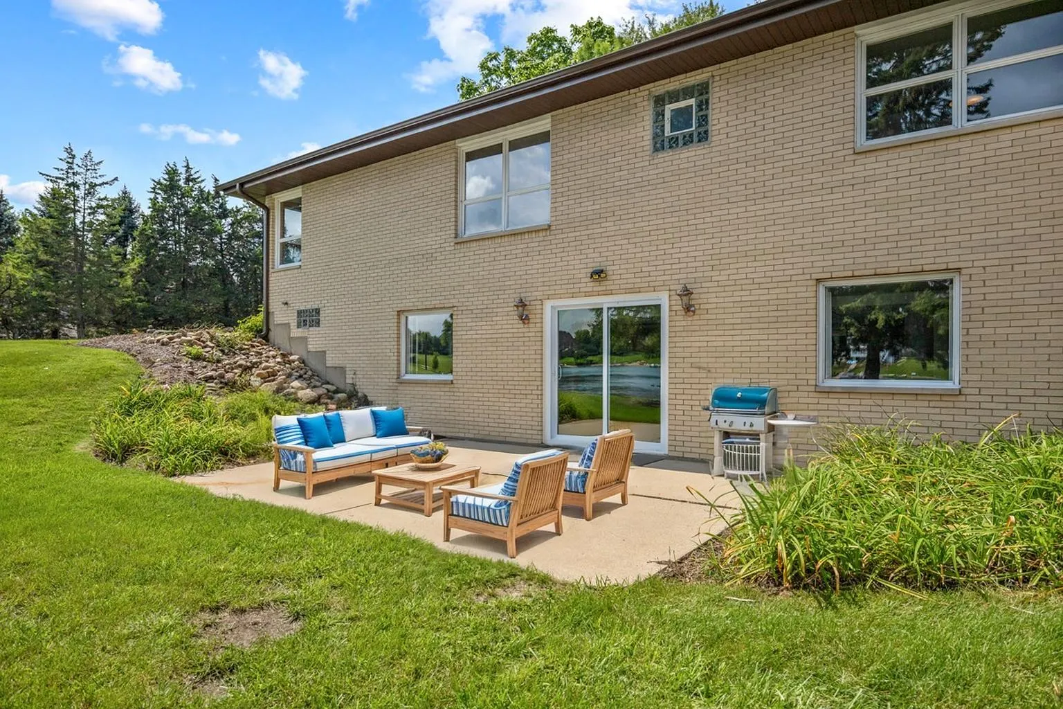 2720 N Bayview Lane IL