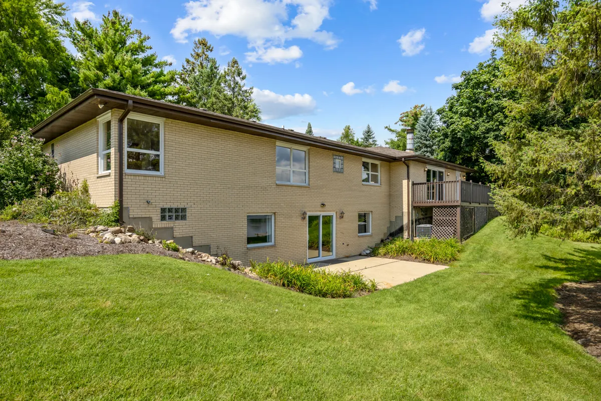 2720 N Bayview Lane IL