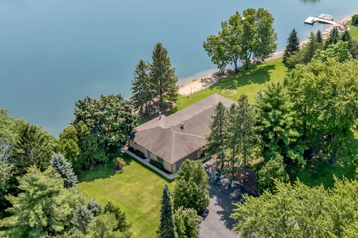 2720 N Bayview Lane IL