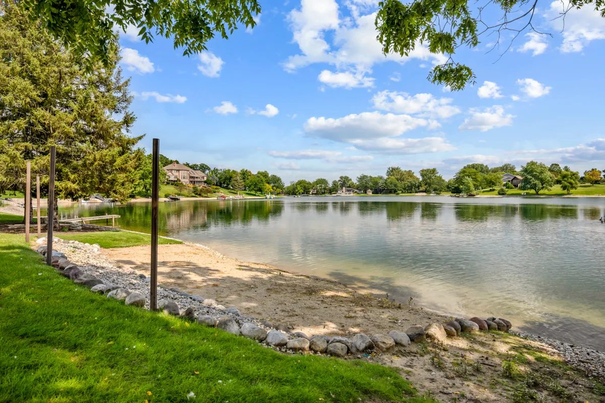 2720 N Bayview Lane IL