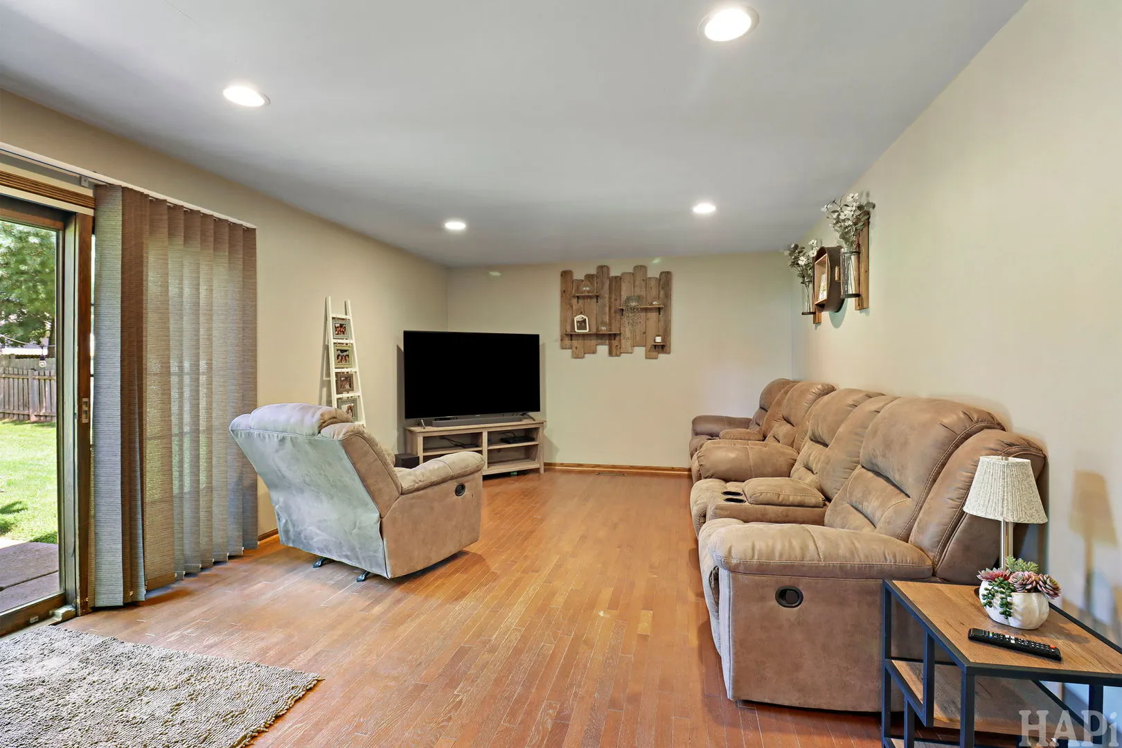 1109 Hollywood Boulevard IL