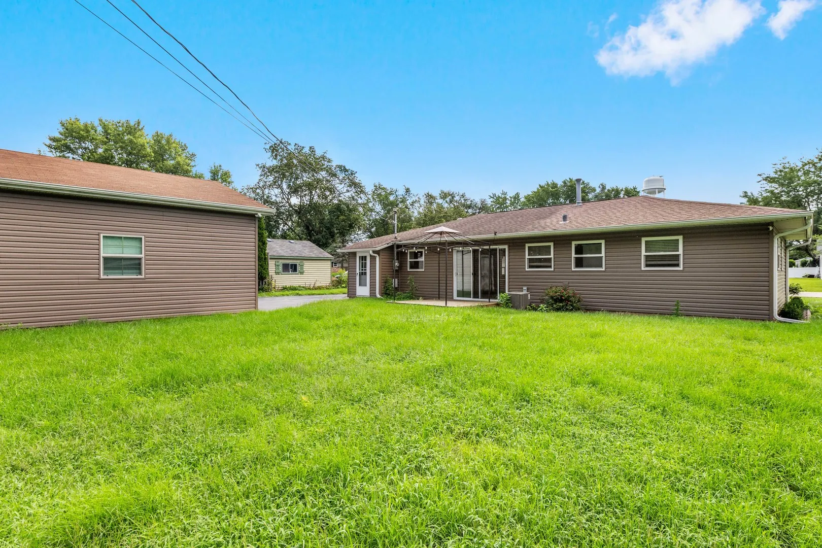 2302 Manor Lane IL