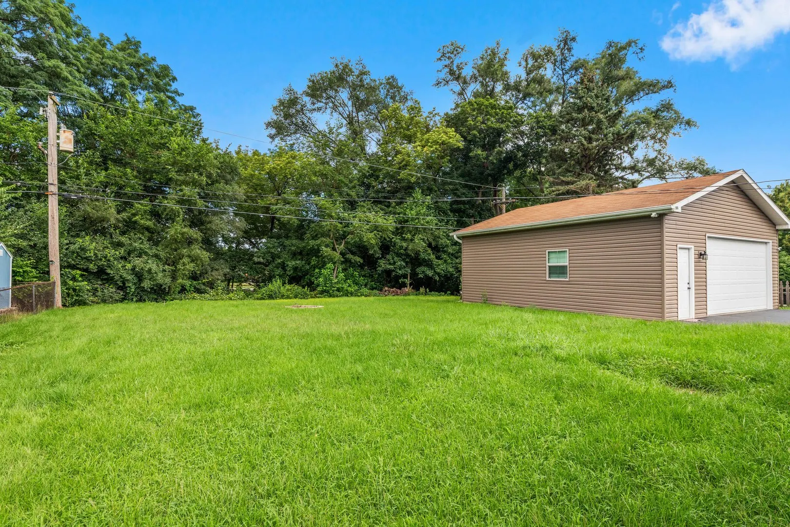 2302 Manor Lane IL