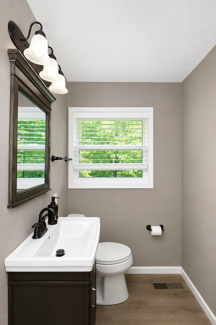 2302 Manor Lane IL