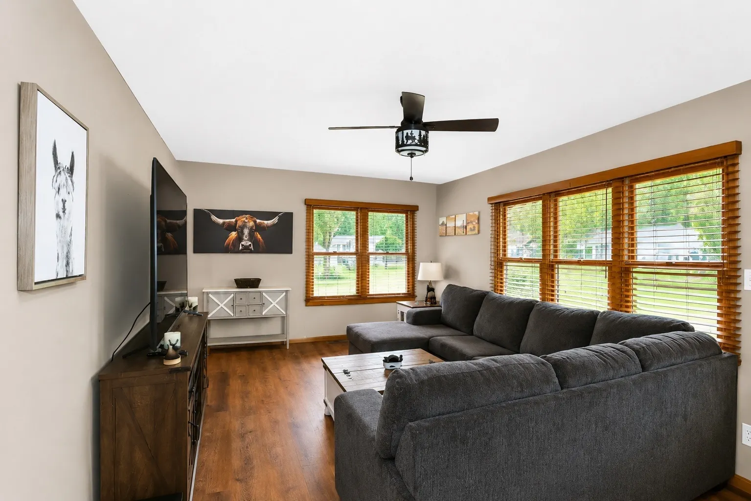 2302 Manor Lane IL