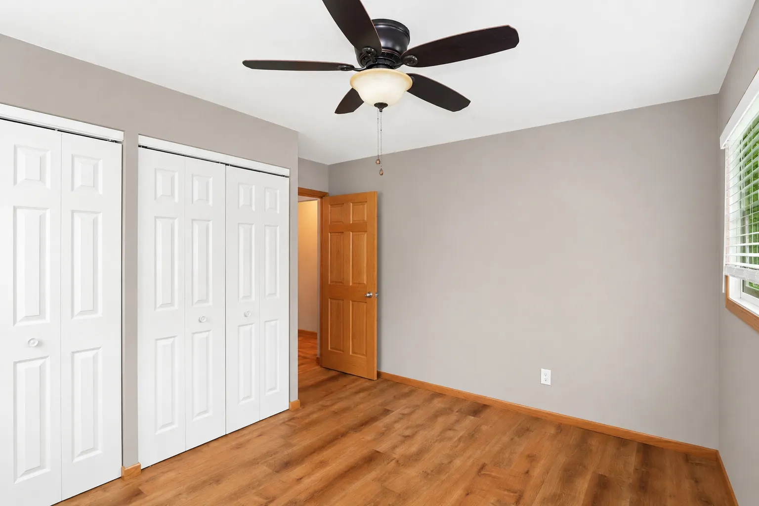 2302 Manor Lane IL