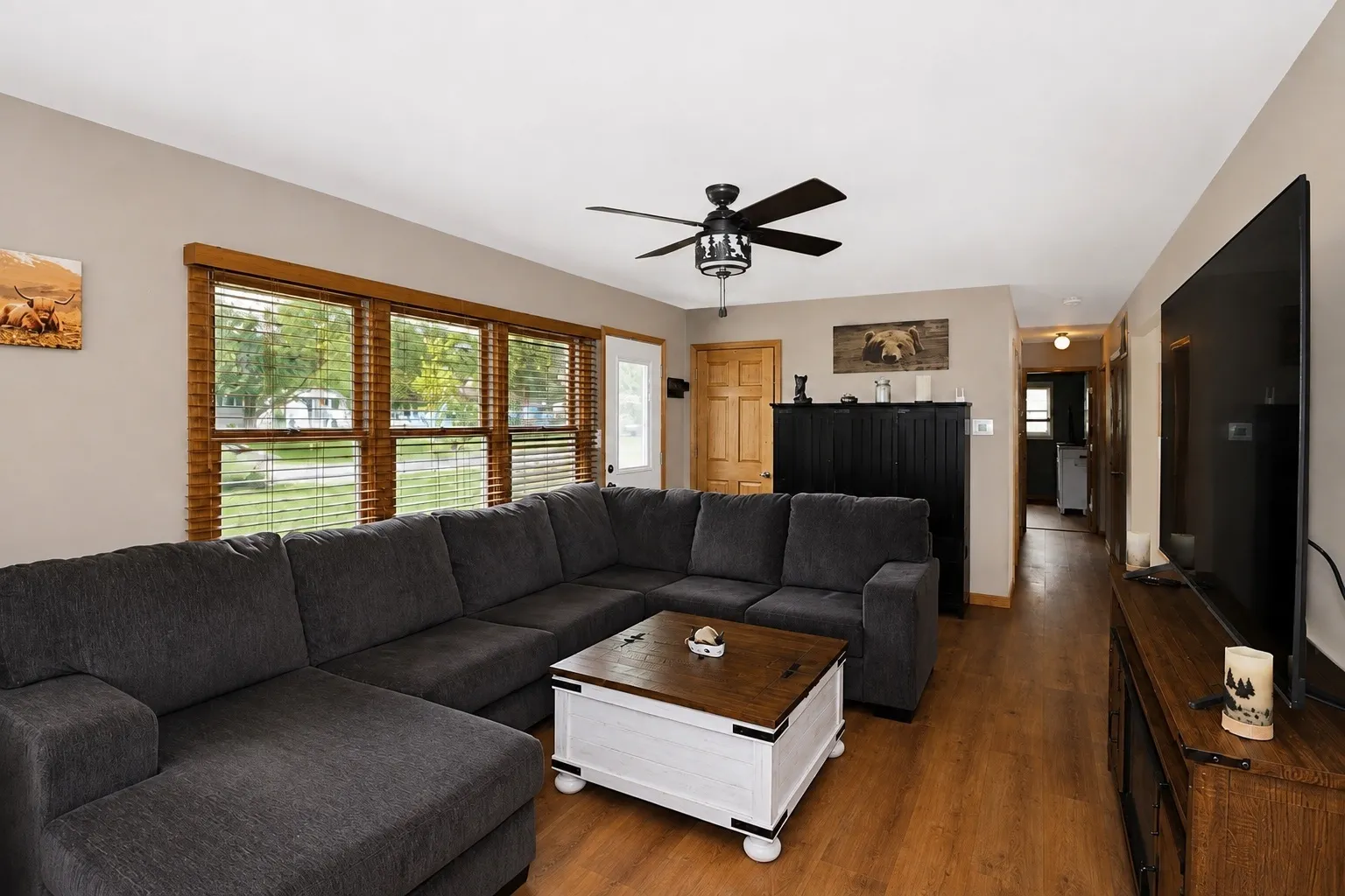 2302 Manor Lane IL