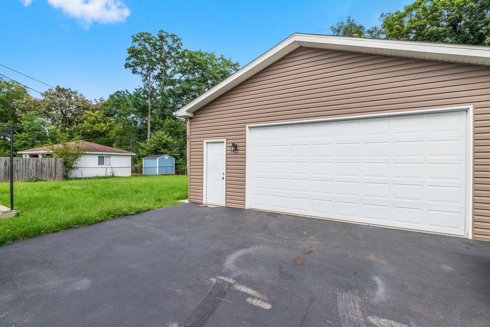 2302 Manor Lane IL