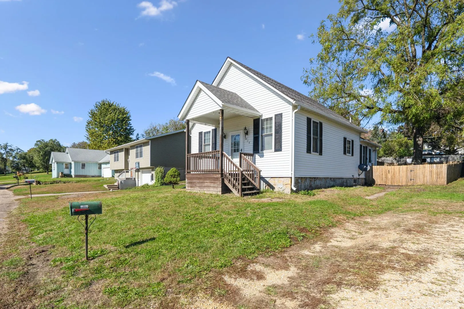 1914 14th Avenue S IA