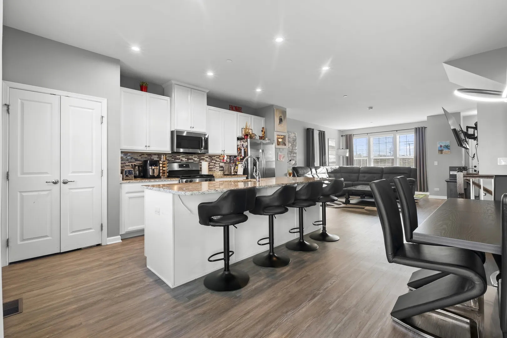 47 Nicholas Drive E IL