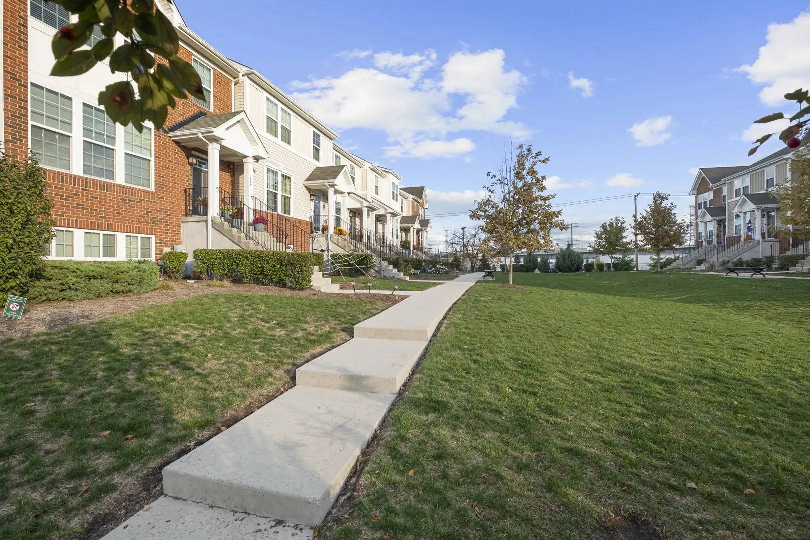 47 Nicholas Drive E IL