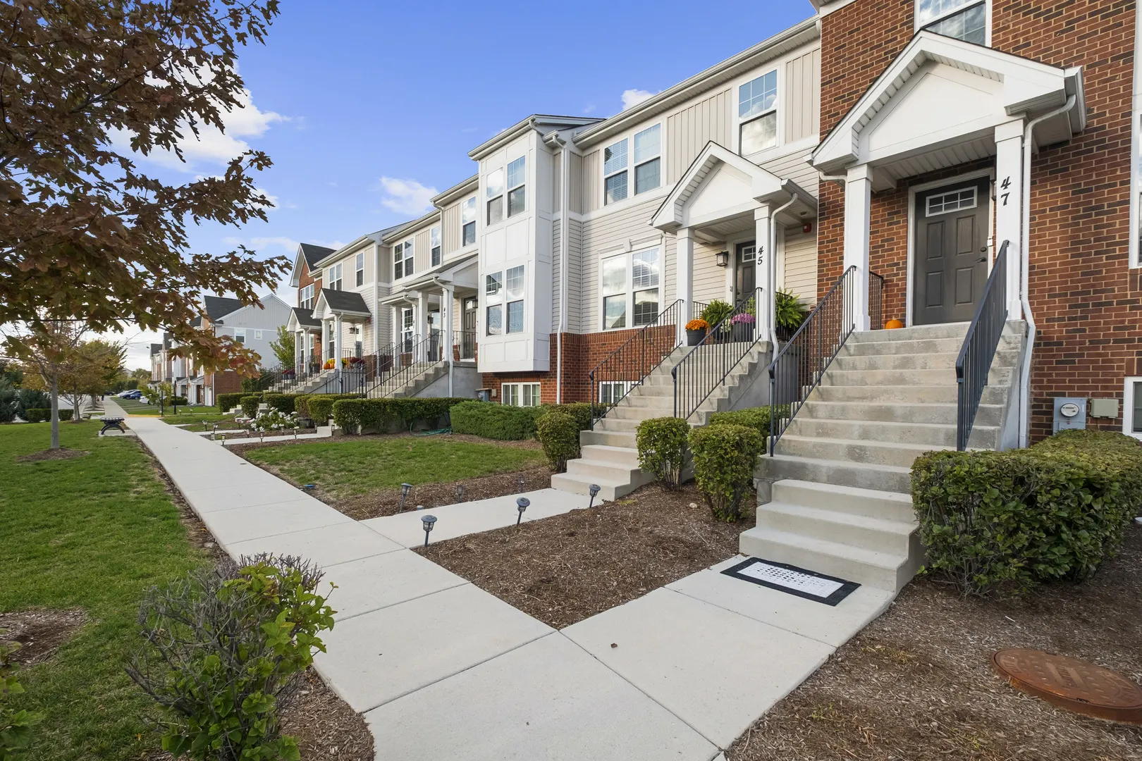 47 Nicholas Drive E IL