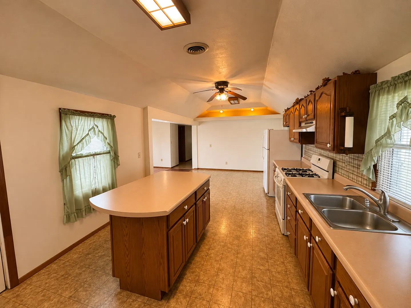 9453 1725 East Street IL