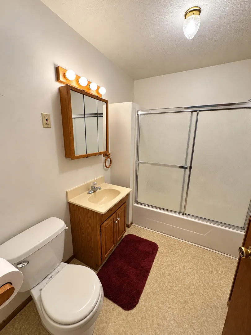 9453 1725 East Street IL
