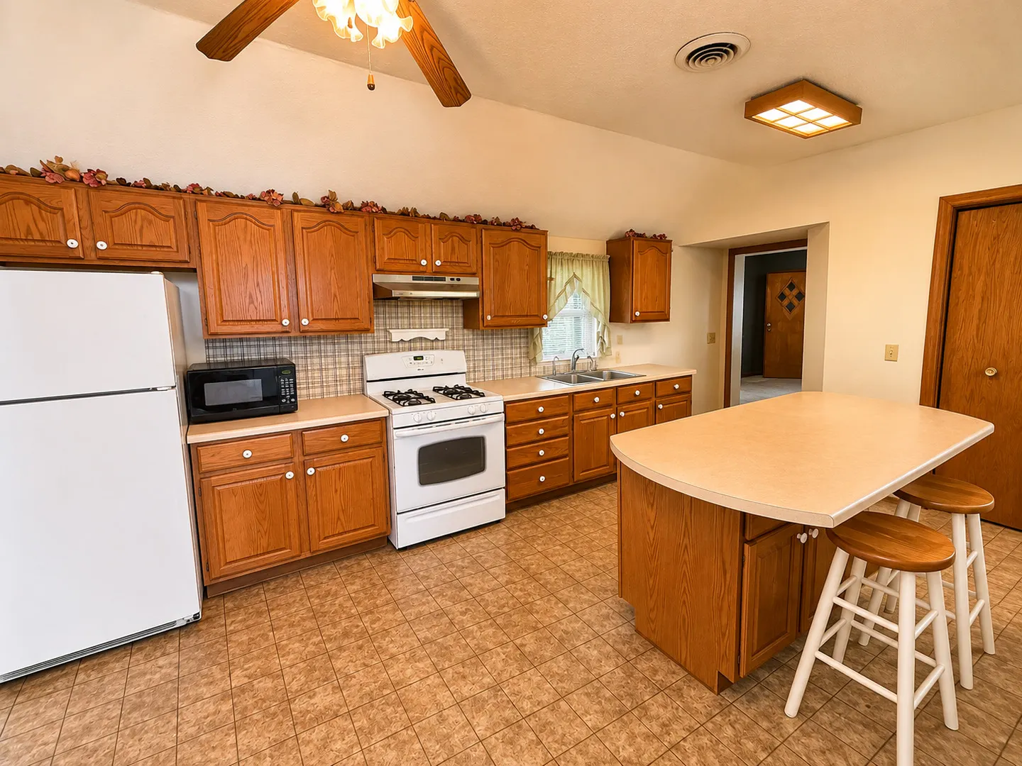 9453 1725 East Street IL