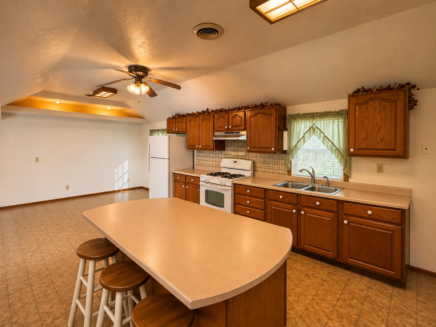 9453 1725 East Street IL