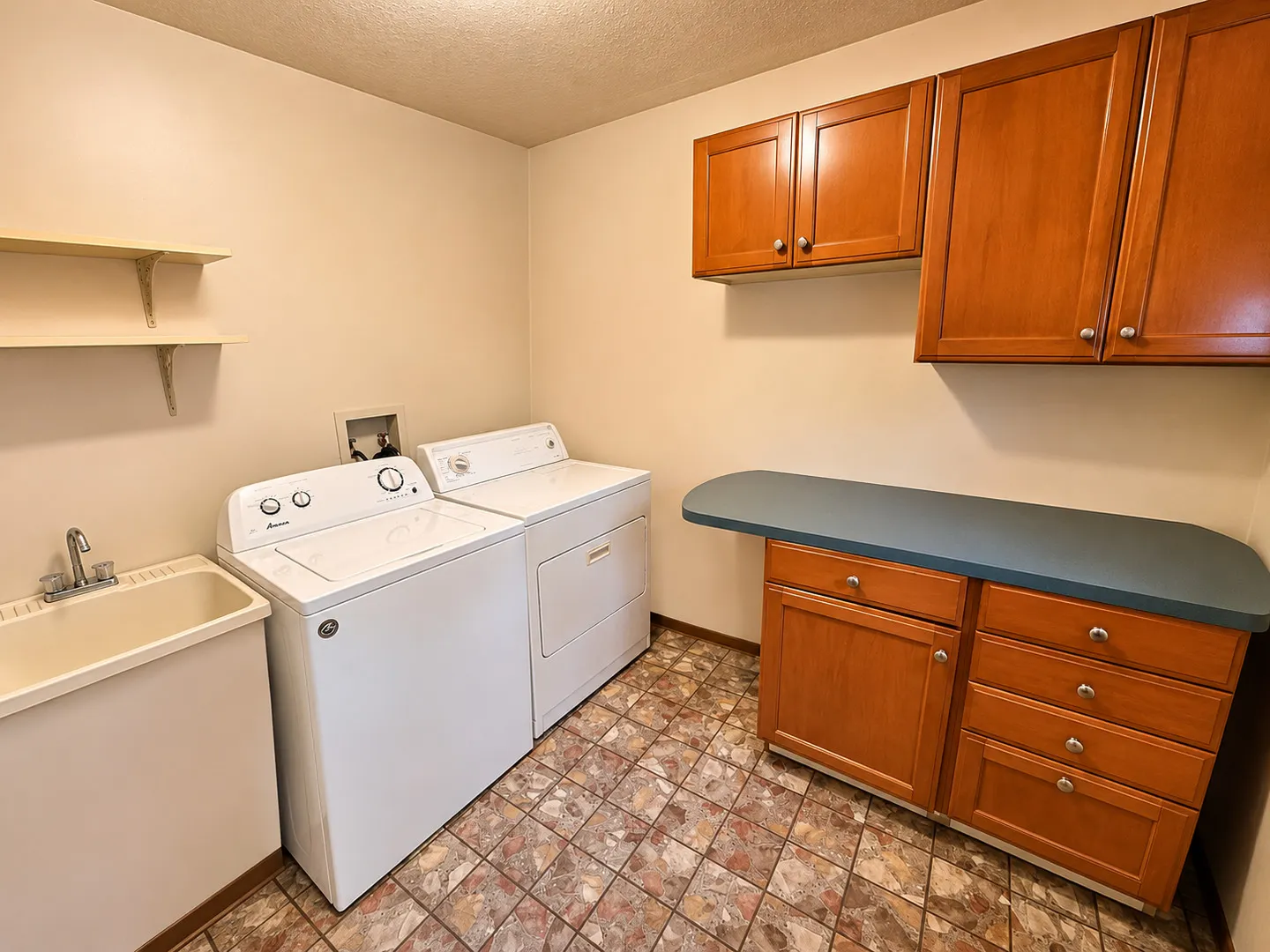 9453 1725 East Street IL