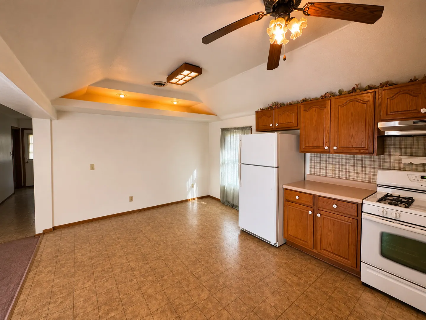 9453 1725 East Street IL
