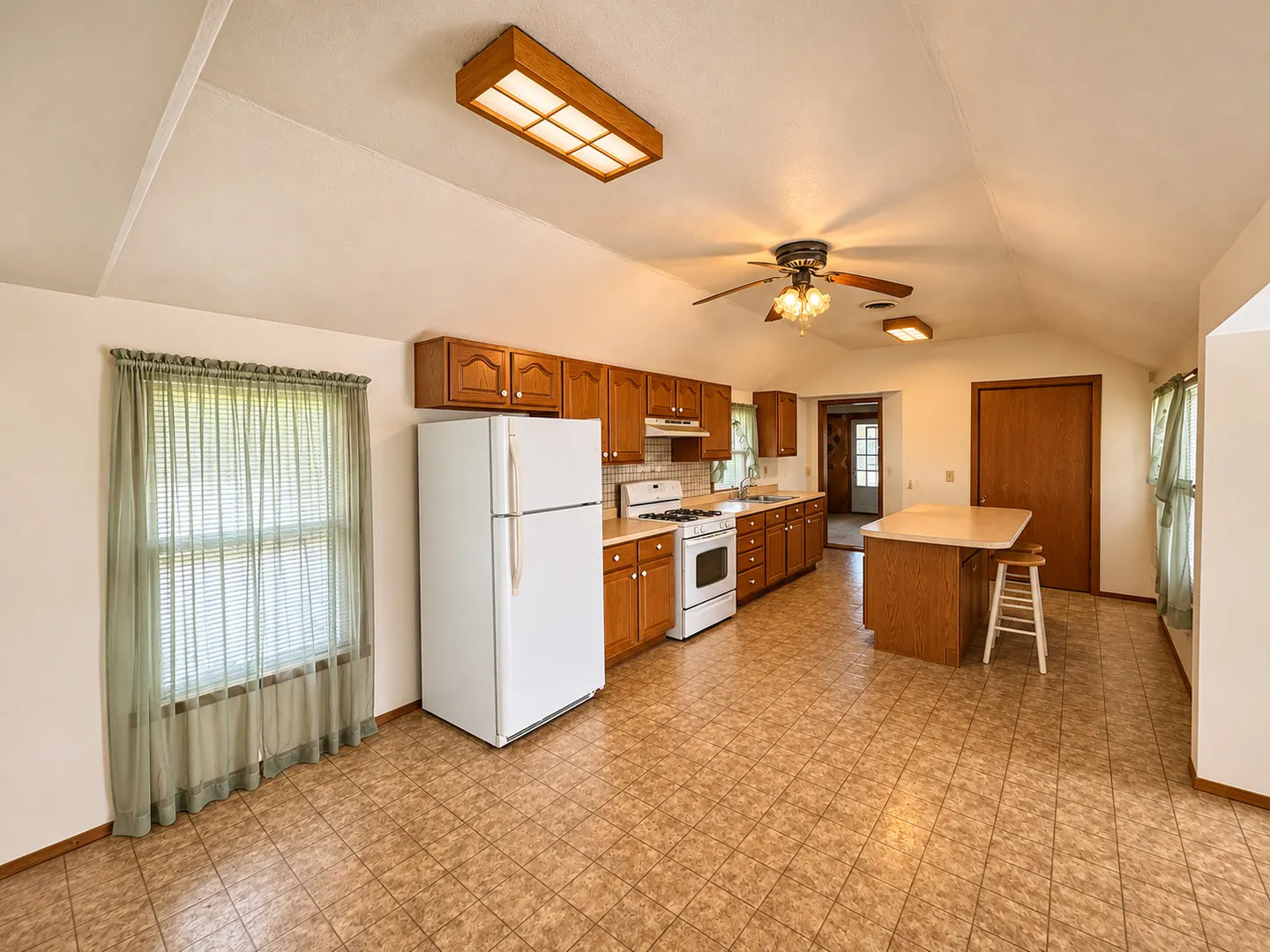 9453 1725 East Street IL