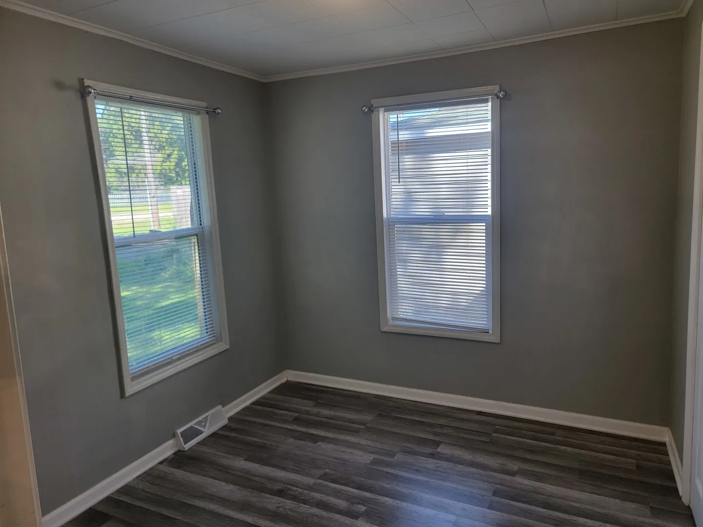 810 Southside Avenue IL