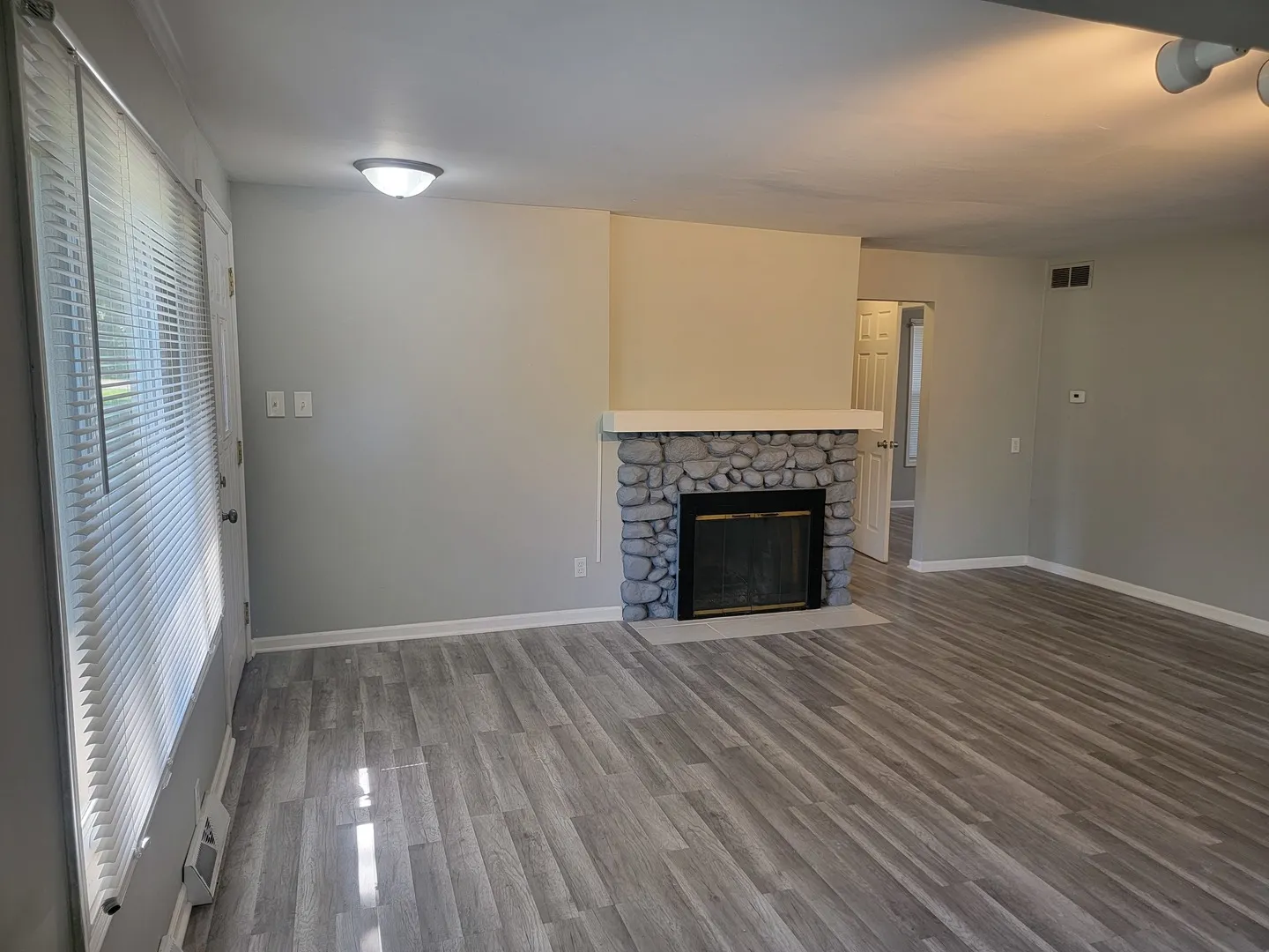 810 Southside Avenue IL