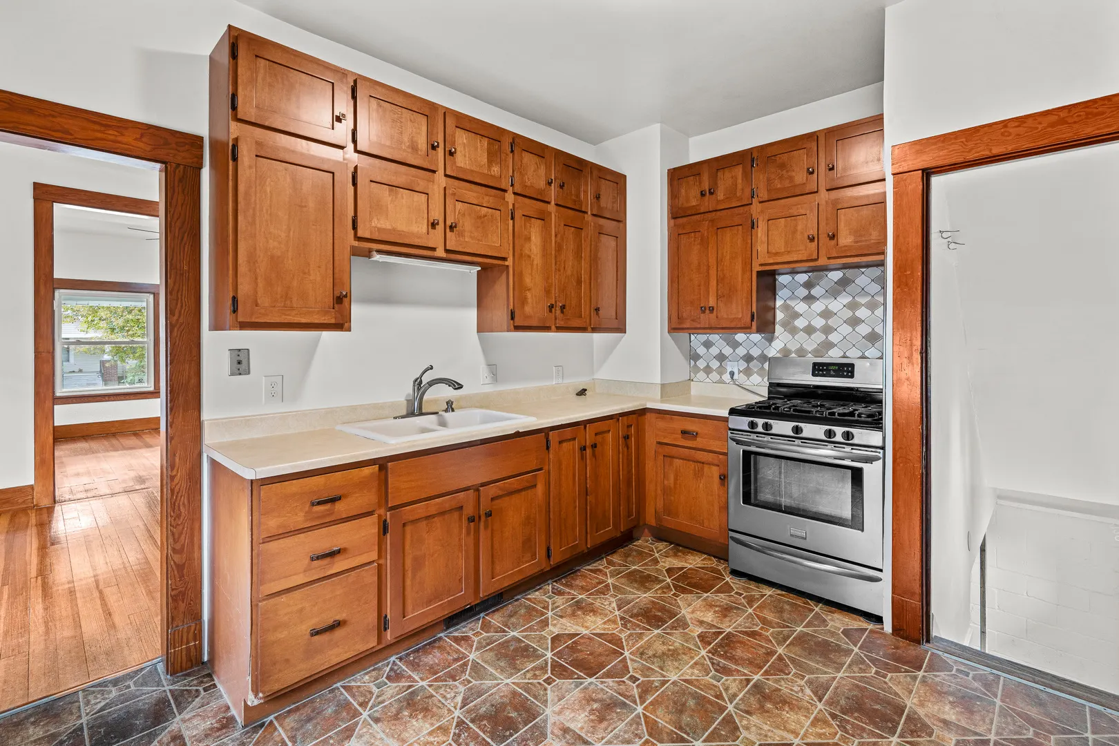 2728 E 18th Street IA