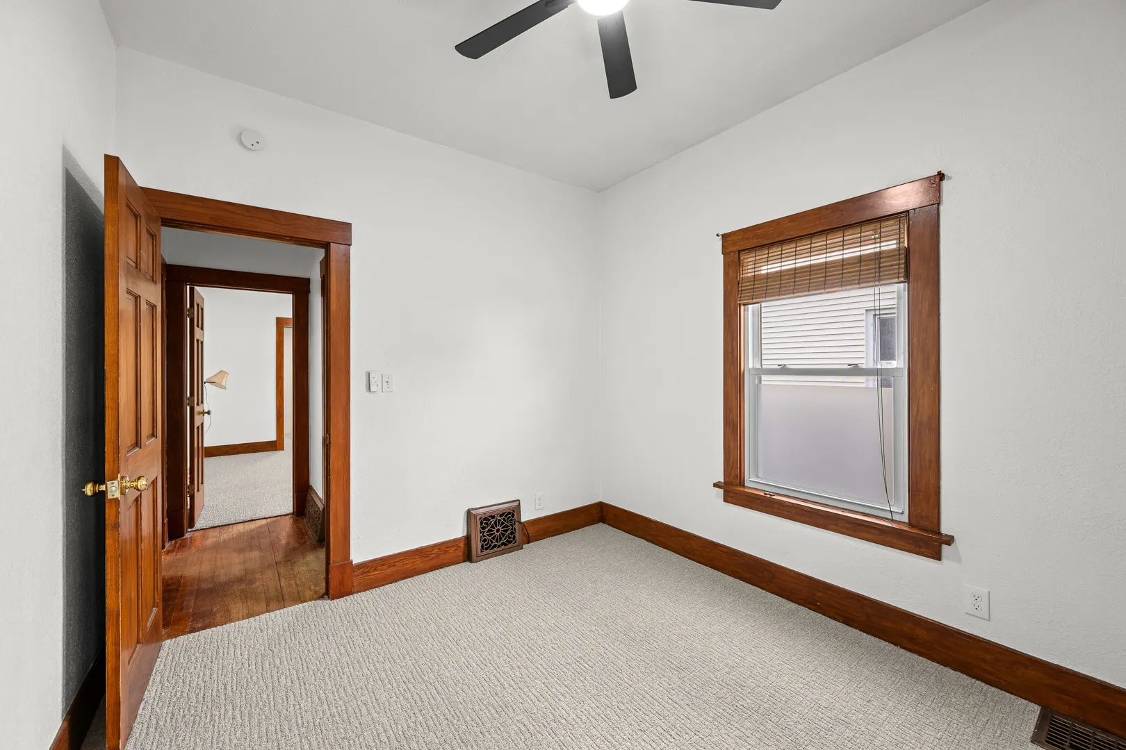2728 E 18th Street IA
