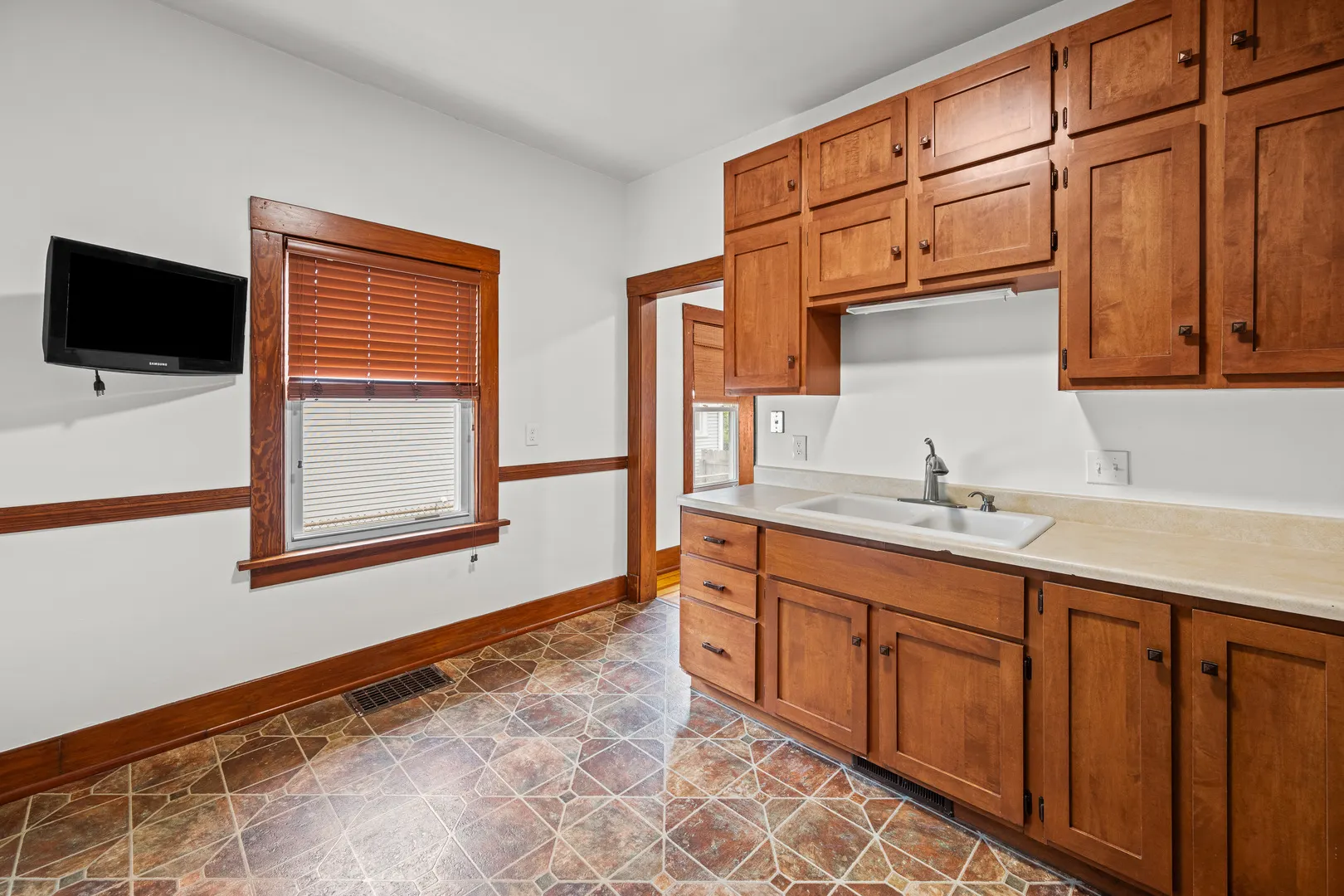 2728 E 18th Street IA