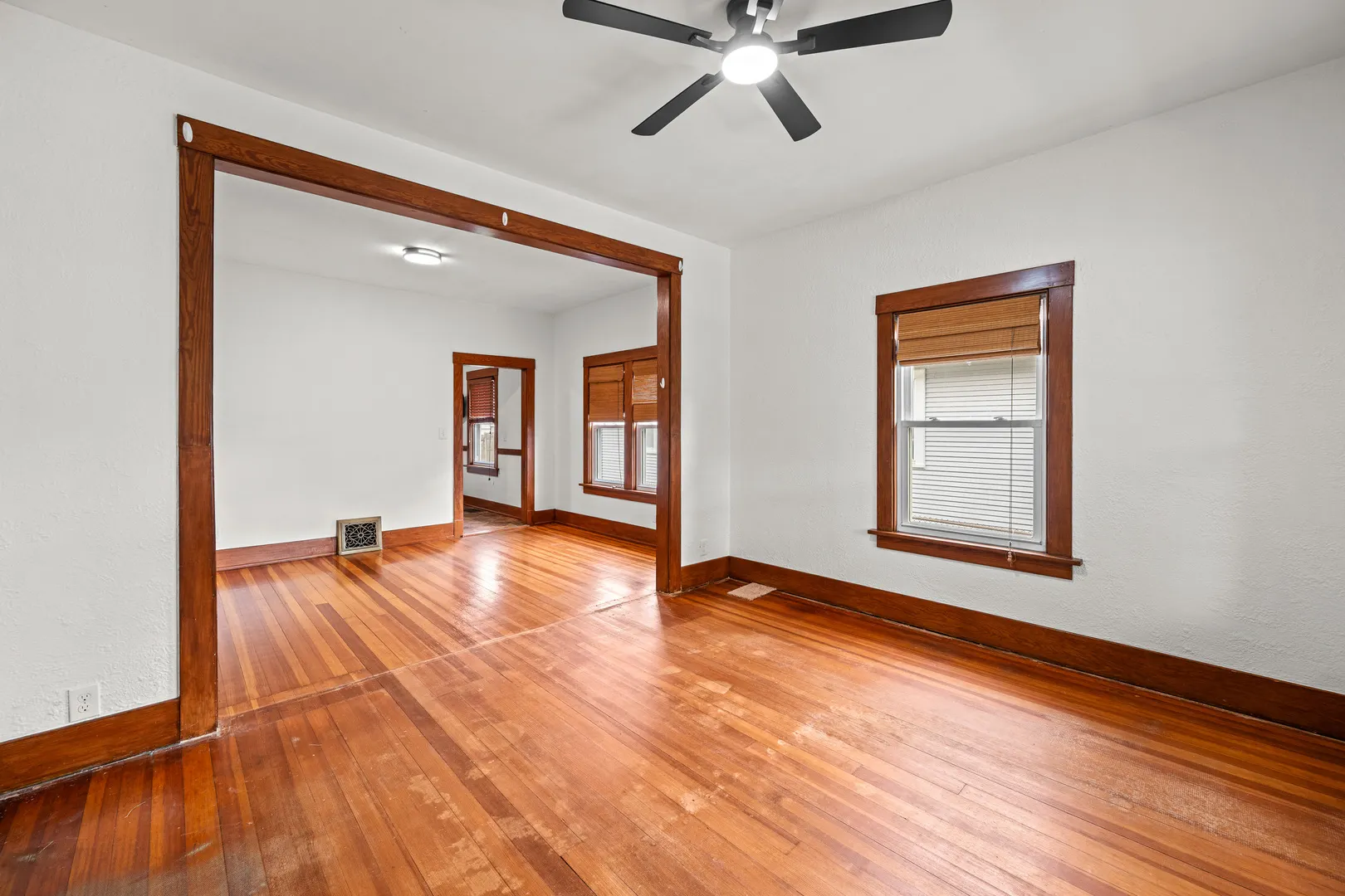 2728 E 18th Street IA
