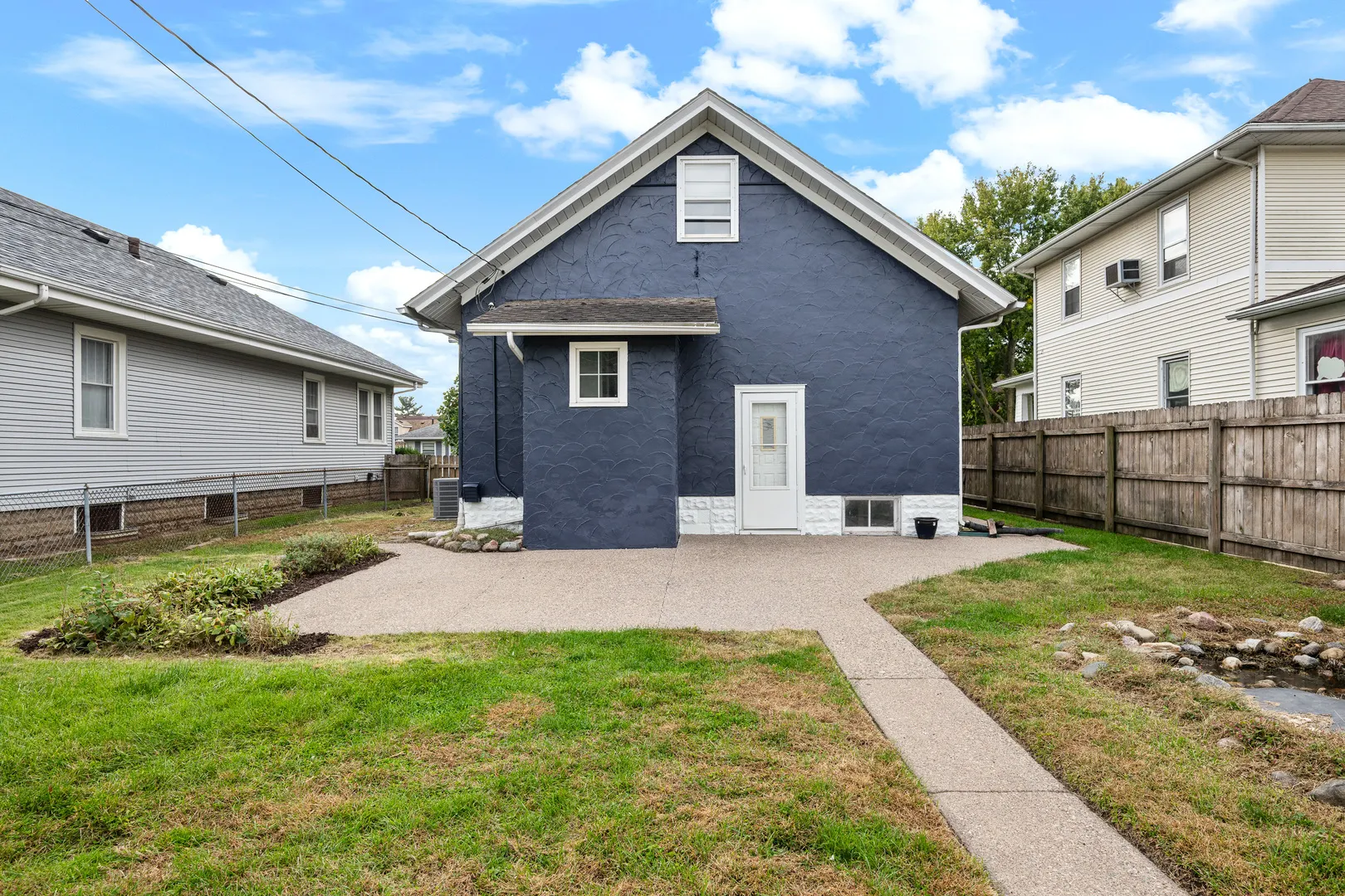 2728 E 18th Street IA