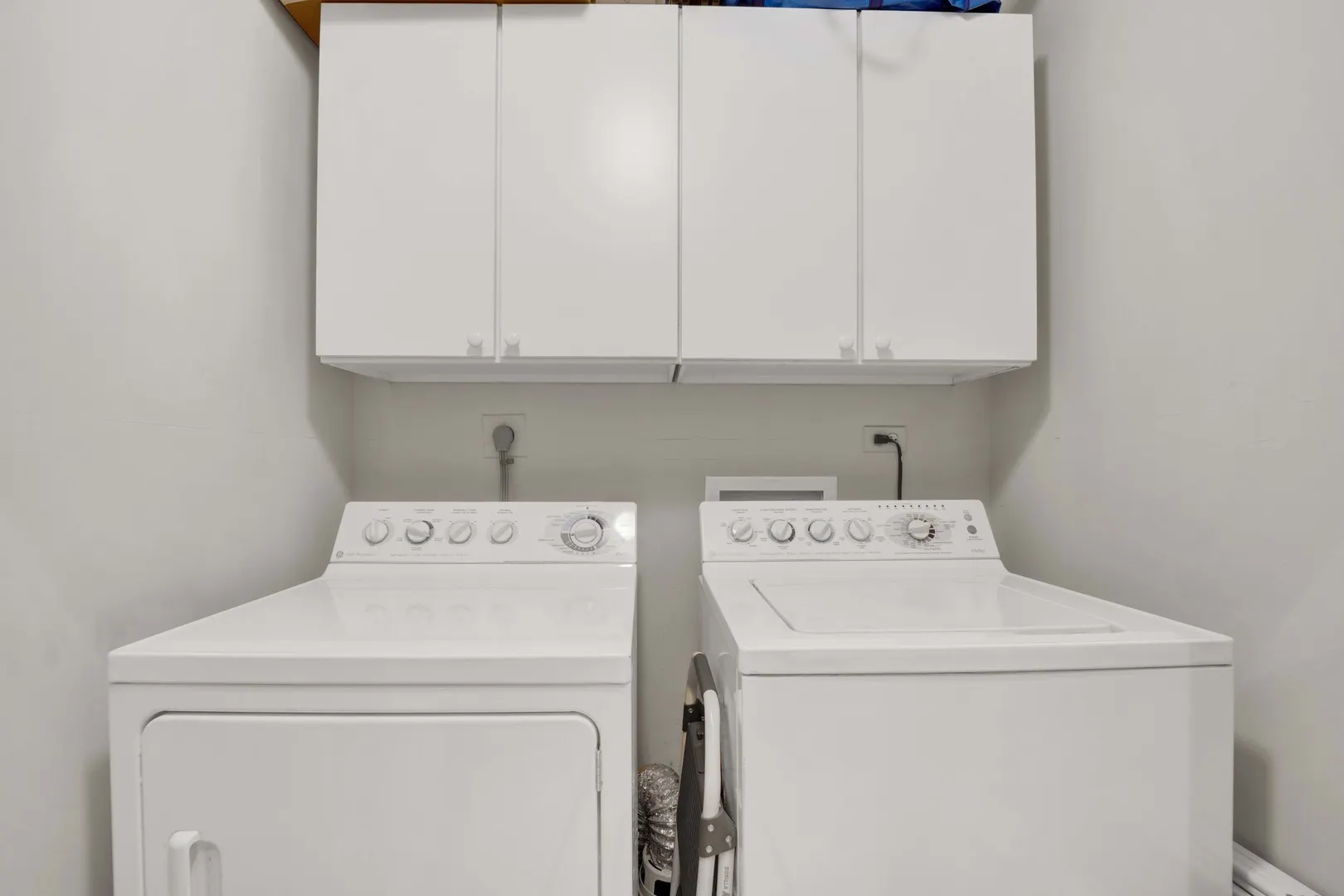 360 W Illinois Street IL #7D