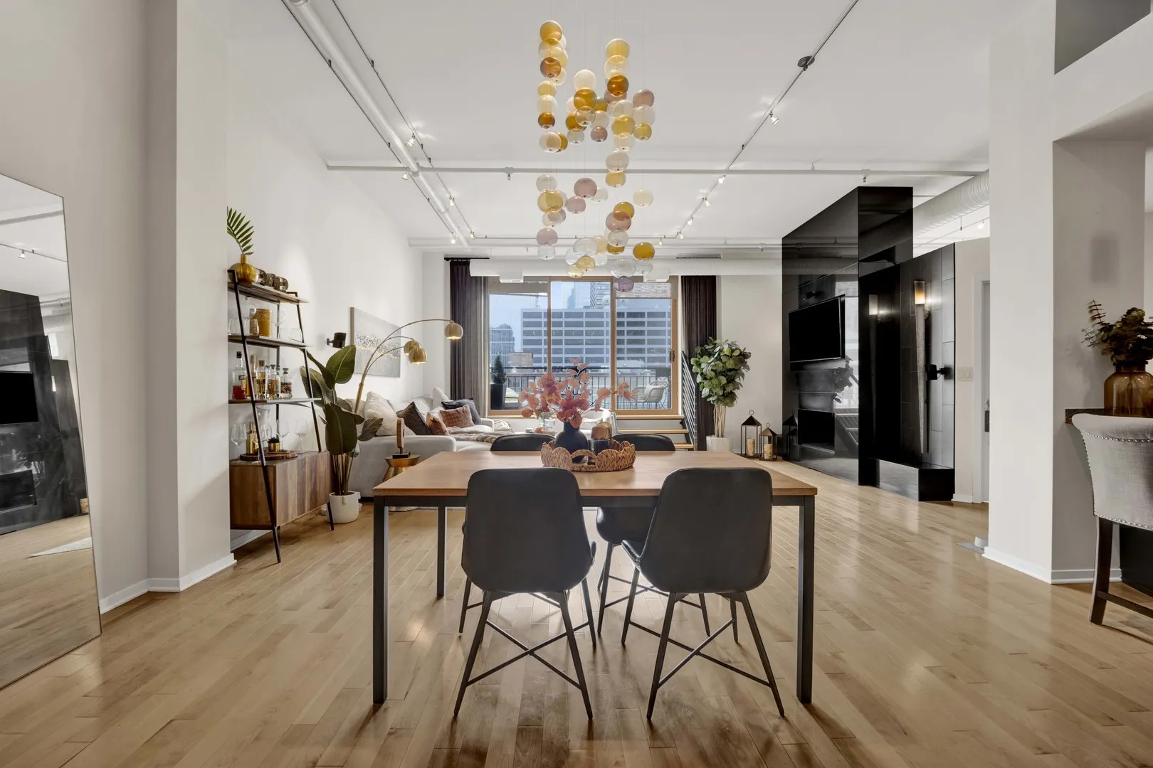 360 W Illinois Street IL #7D