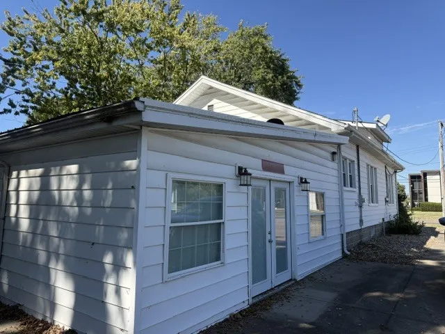 1823 W Main Street IL