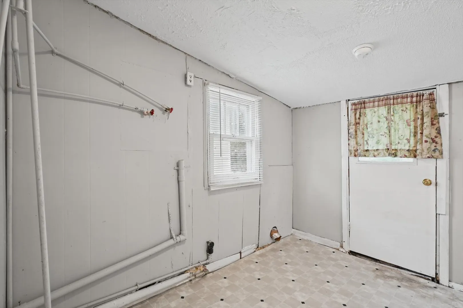 711 W Howard Street IL