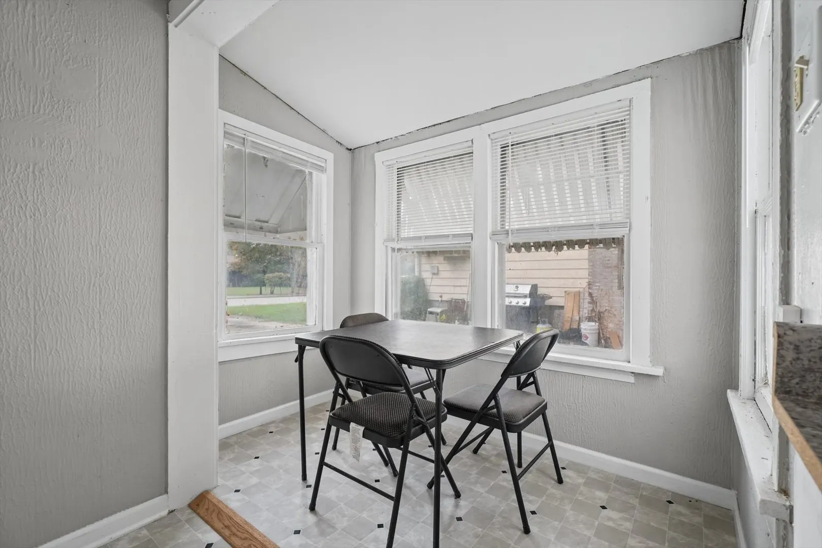 711 W Howard Street IL