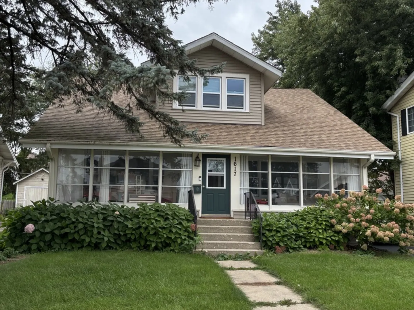 1617 N Riverside Drive IL