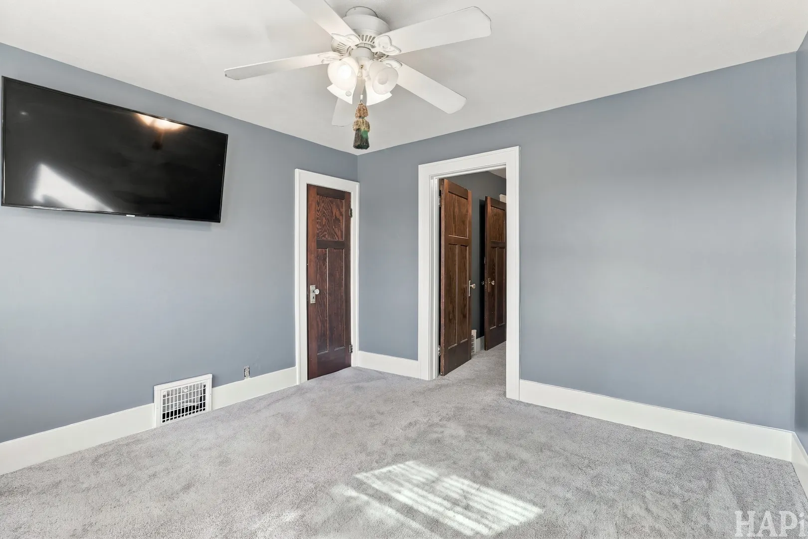 1617 N Riverside Drive IL