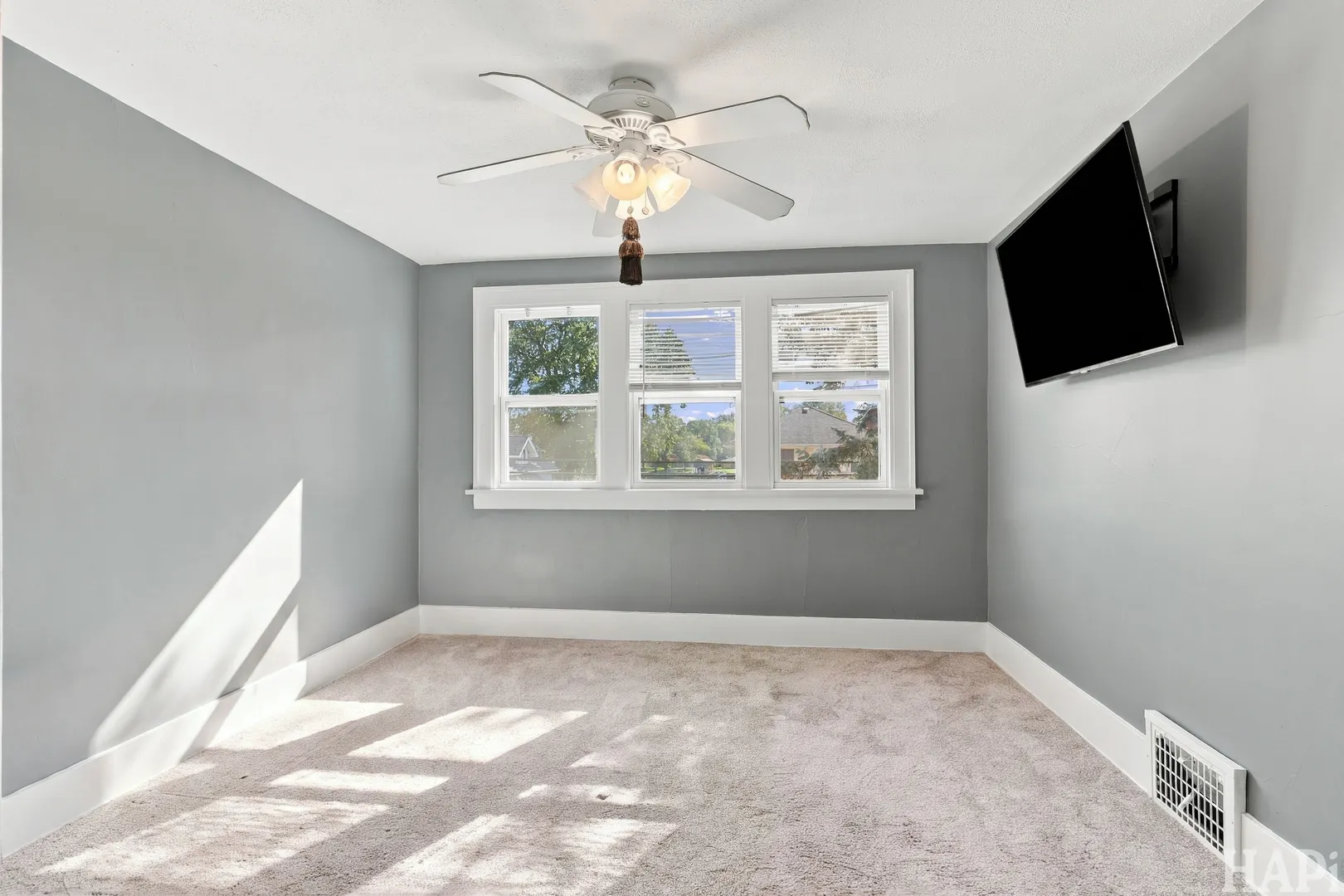 1617 N Riverside Drive IL