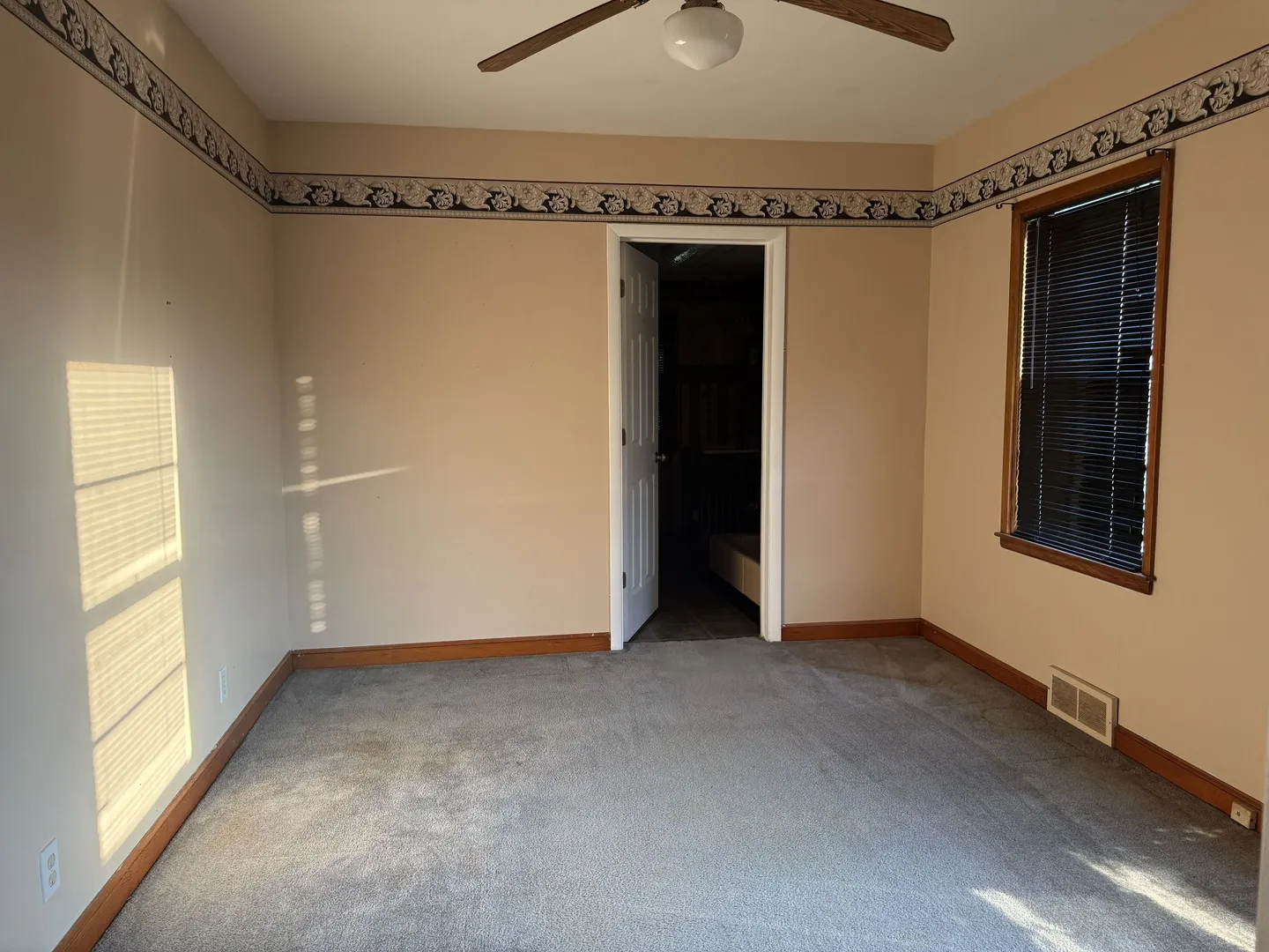 701 S 9th Street IA