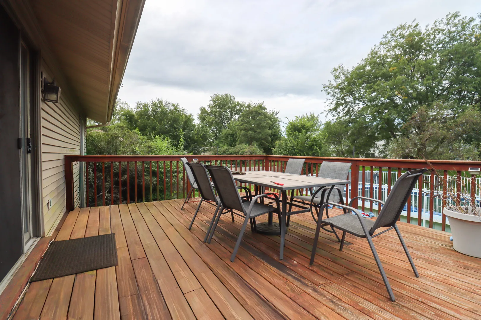 916 Camelot Drive IL