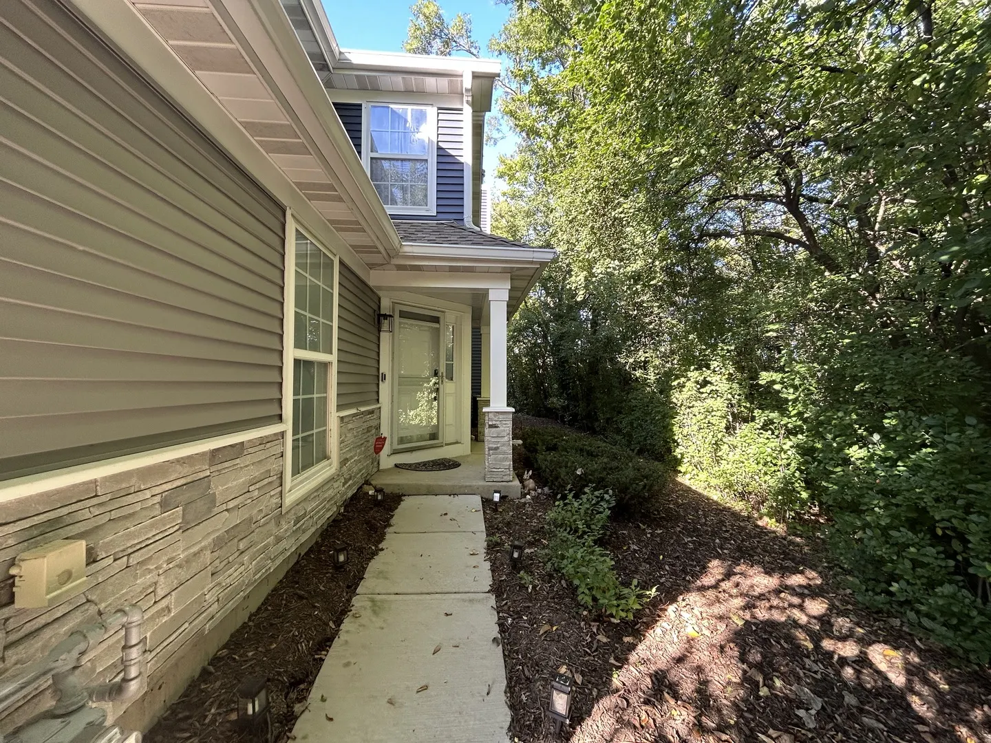 327 E Tall Oaks Lane IL