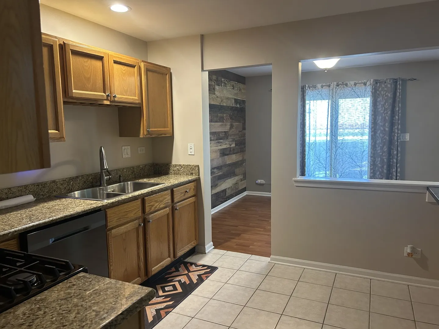 327 E Tall Oaks Lane IL