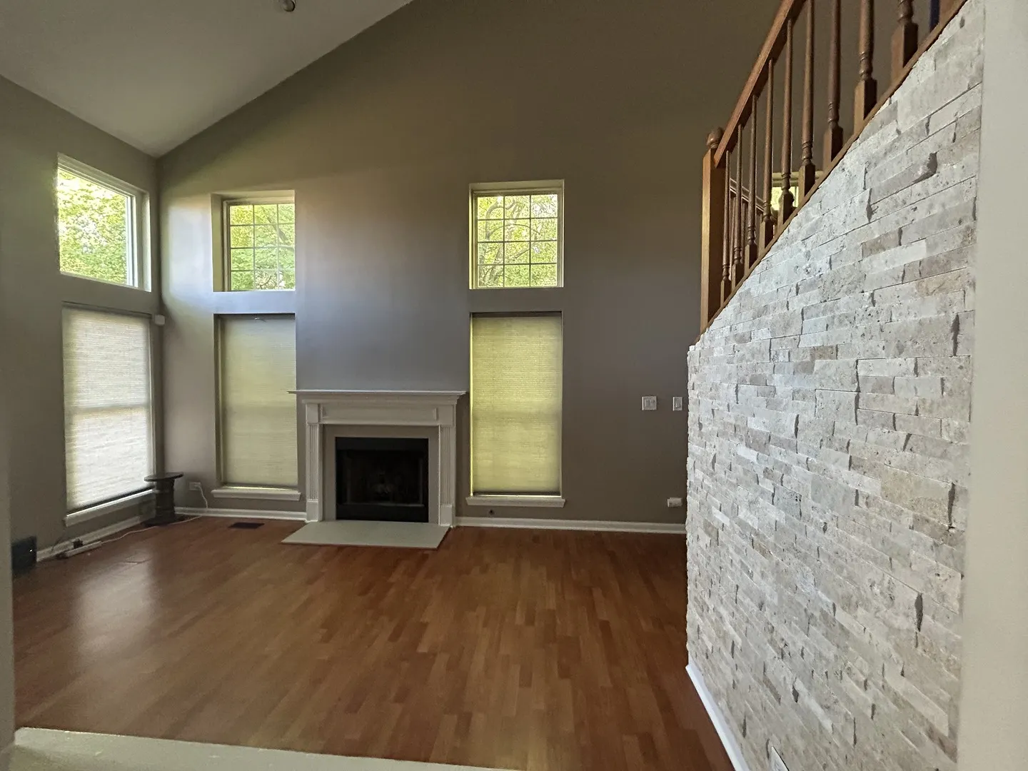 327 E Tall Oaks Lane IL