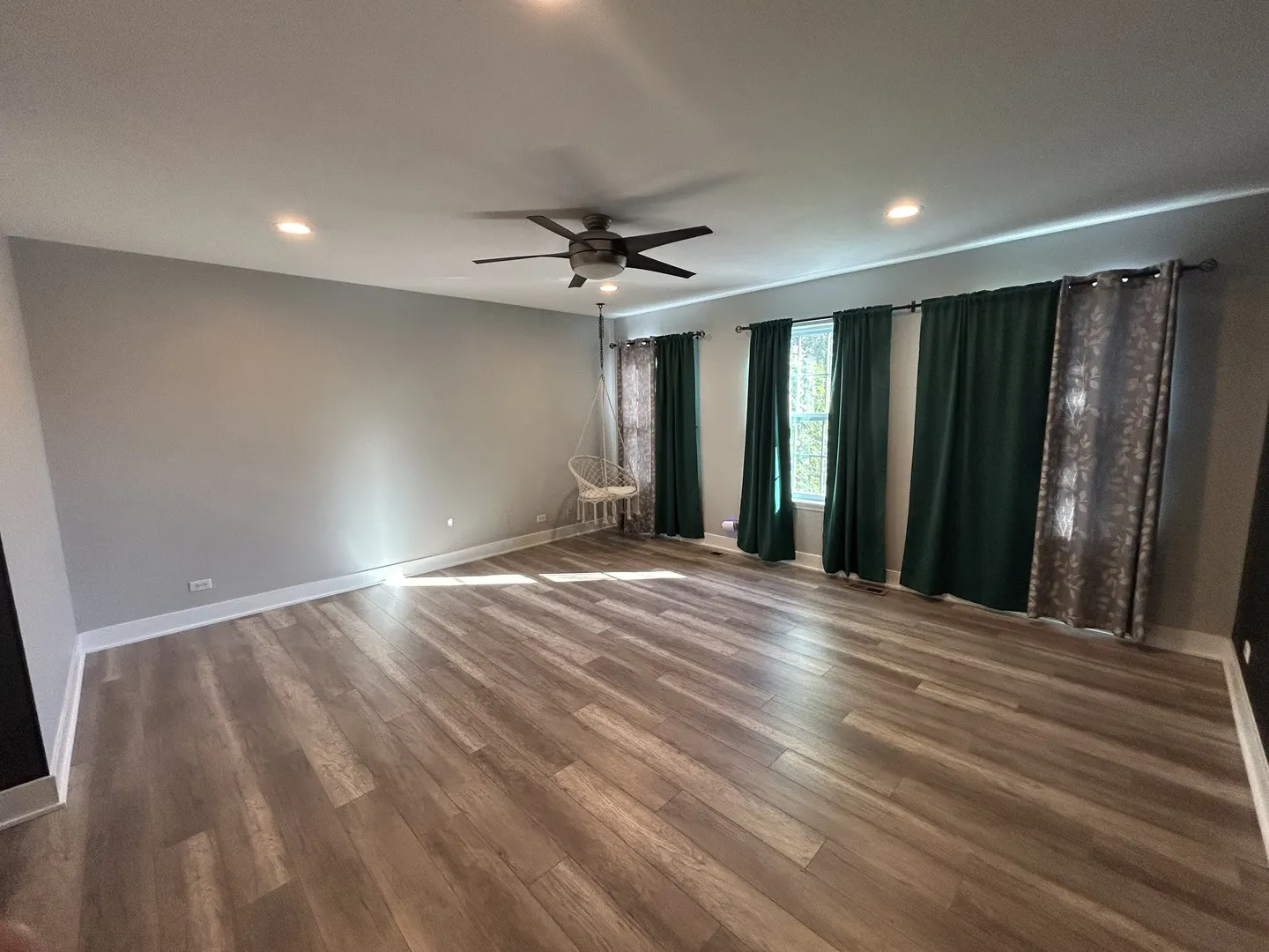 327 E Tall Oaks Lane IL