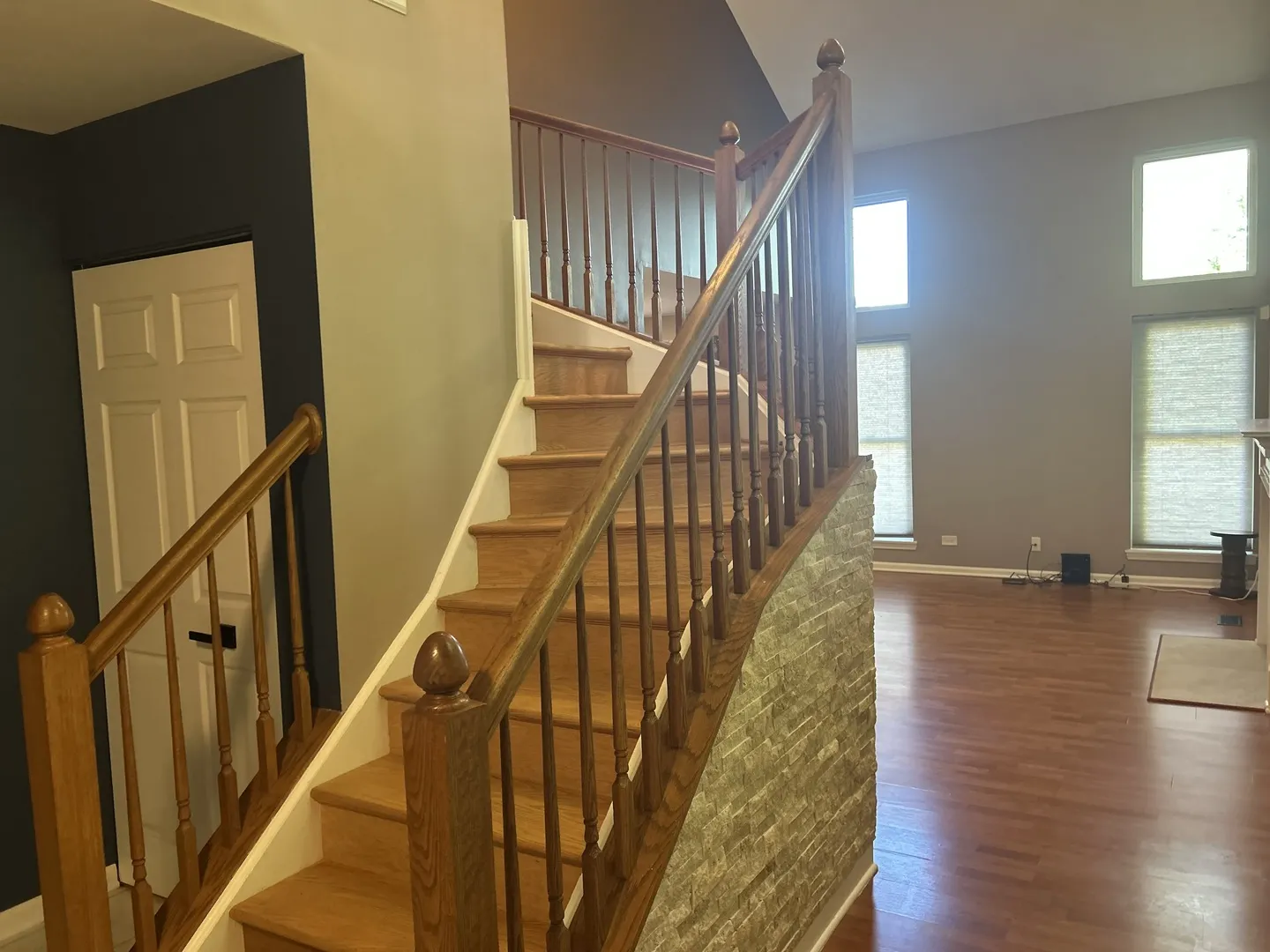 327 E Tall Oaks Lane IL