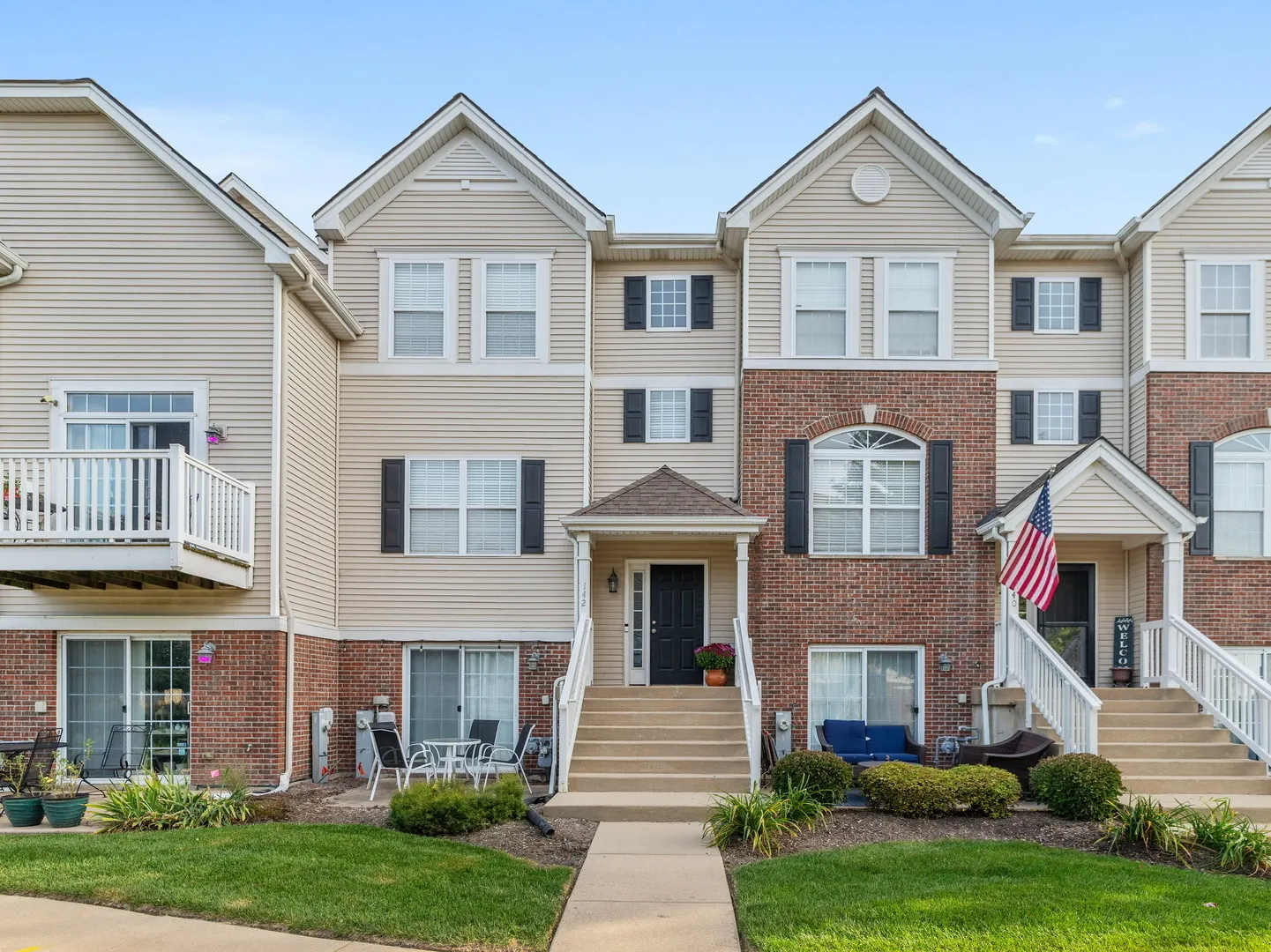 142 Lakeshore Drive IL