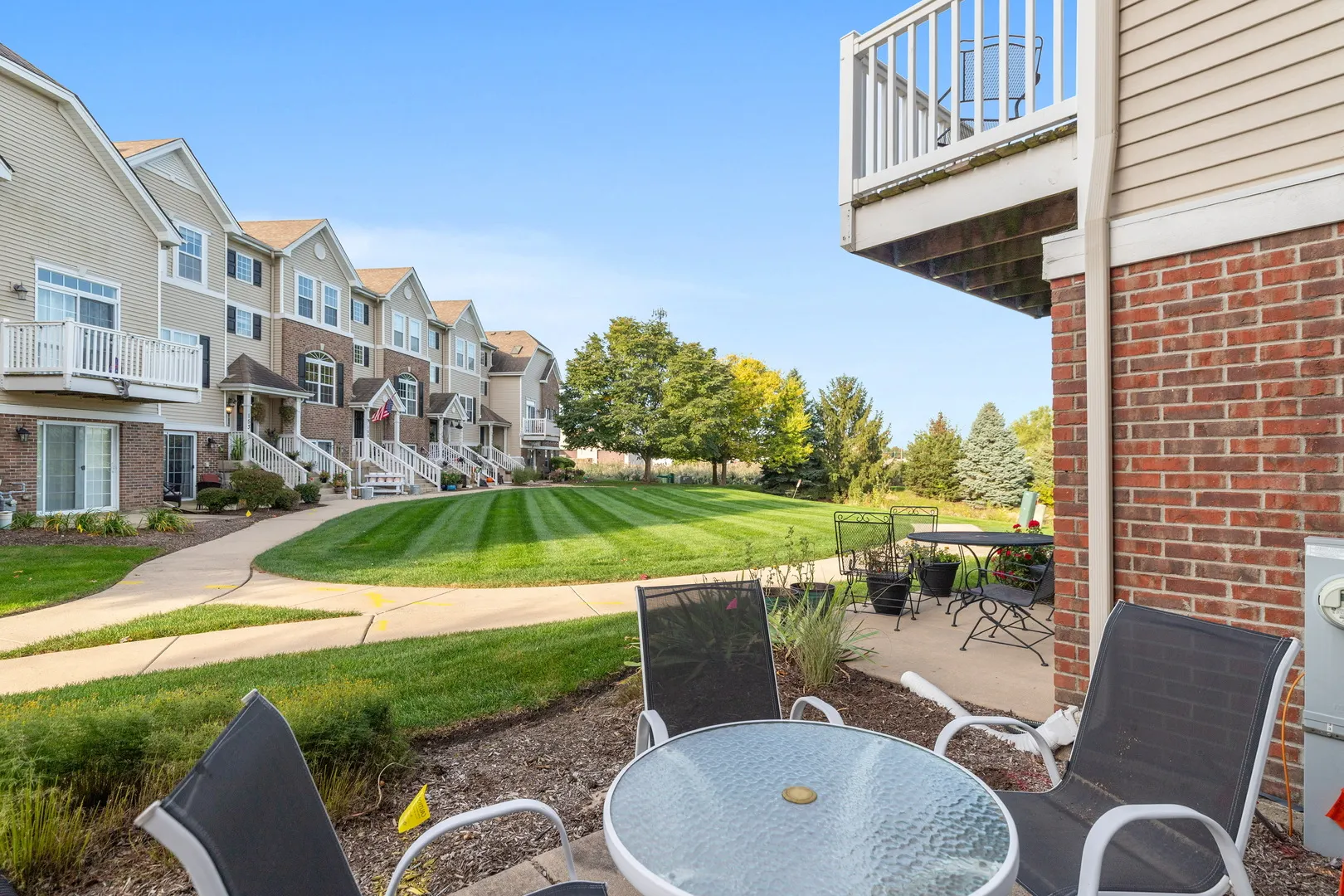142 Lakeshore Drive IL
