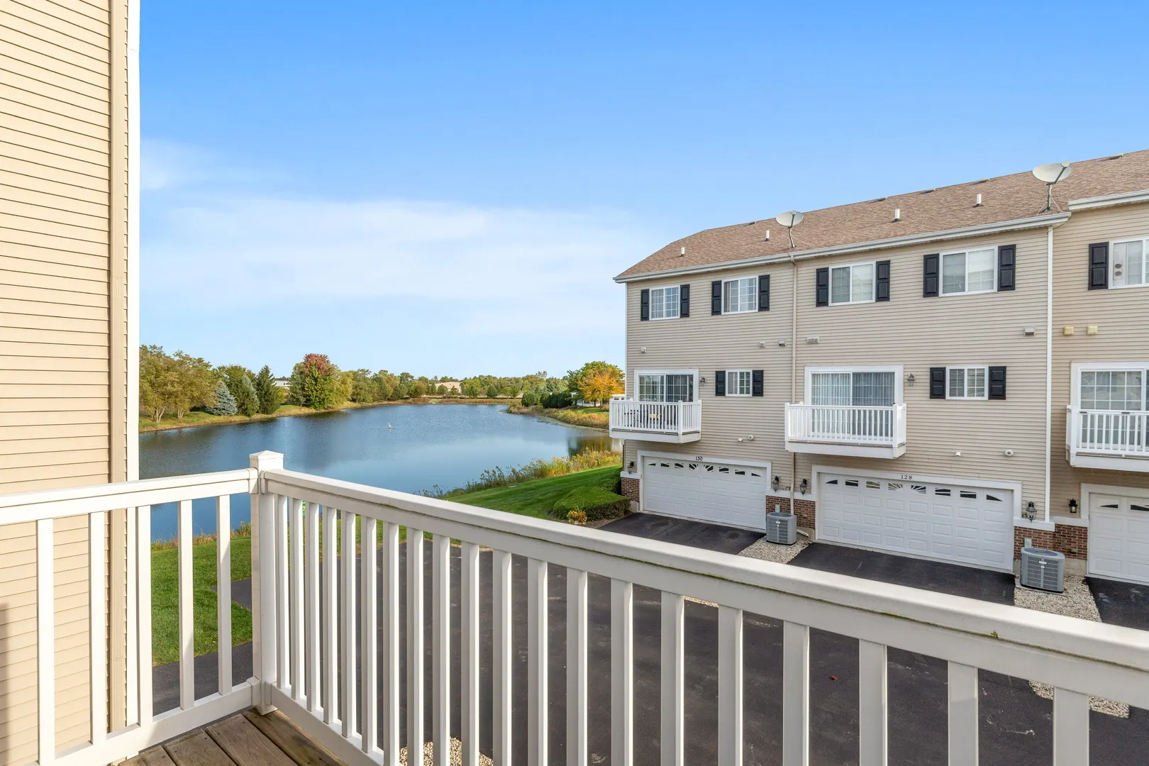 142 Lakeshore Drive IL