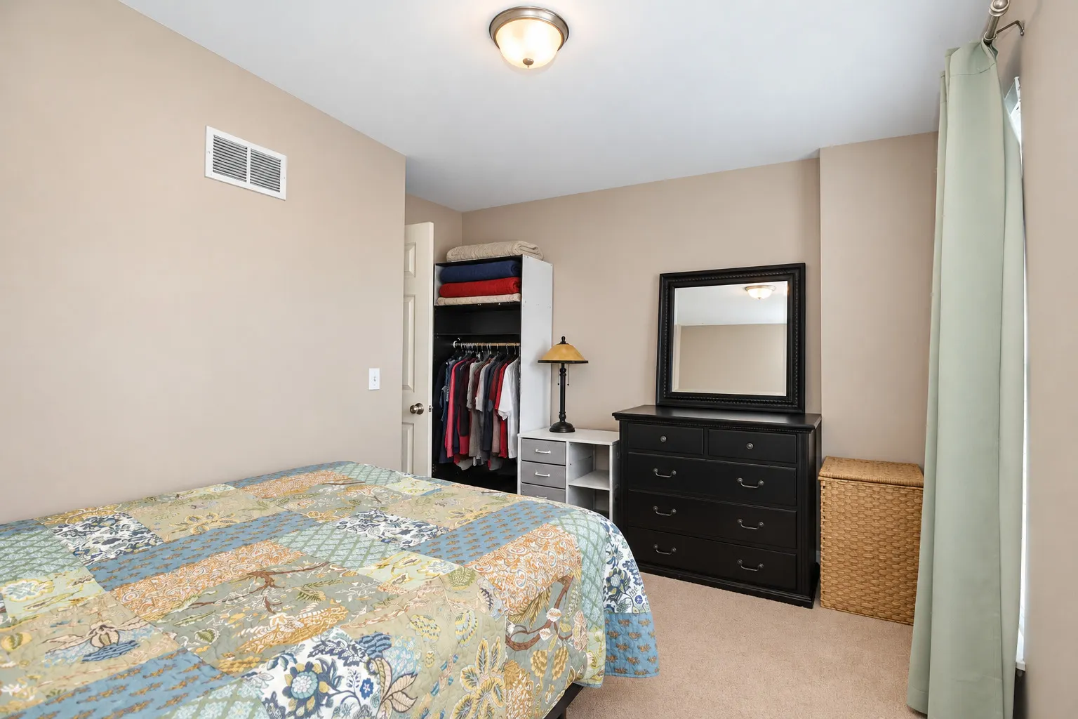 142 Lakeshore Drive IL