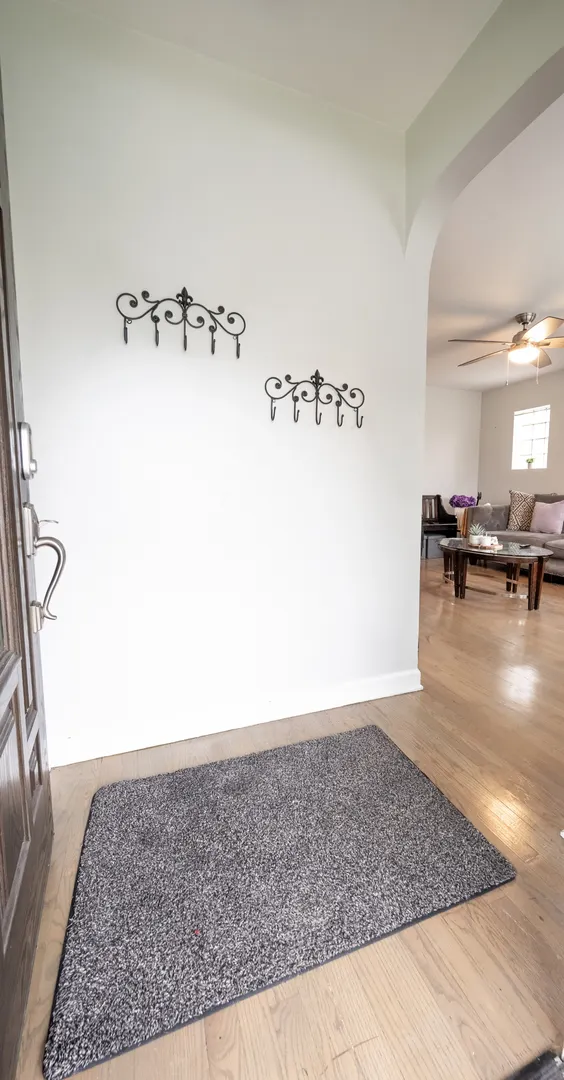 4850 W Waveland Avenue IL